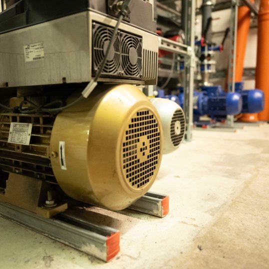 Symbolic image for good environmental management: Pumps in a basement room